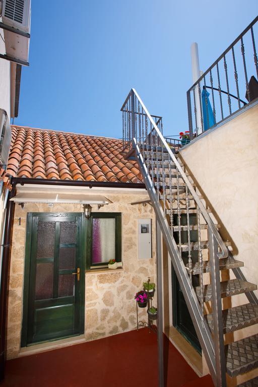 Studio Apartments Bonaca Спліт Екстер'єр фото