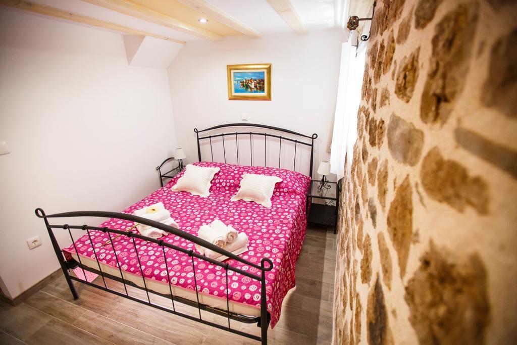 Studio Apartments Bonaca Спліт Екстер'єр фото